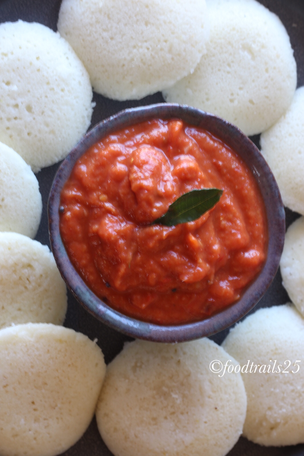 Chutney with idlli