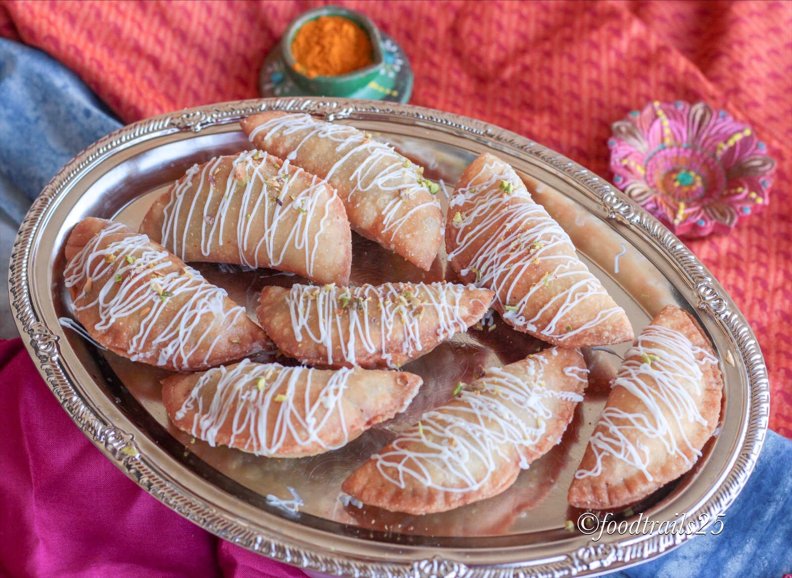 唾奇, Kohjiya 　guca owl, STUTS　2枚セット Nutella and Nuts Gujiya - Food Trails
