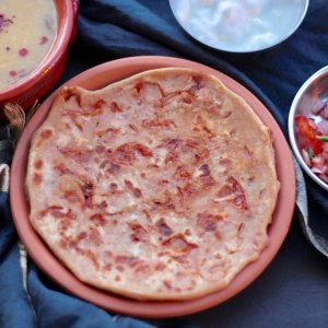 Rajasthani Pyaaz Tamatar Ka Paratha