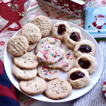 4 Cookies with one basic Cookie Dough