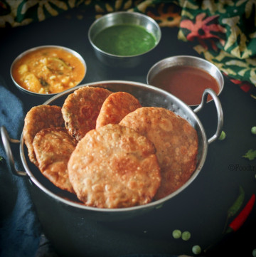 matar ki kachori
